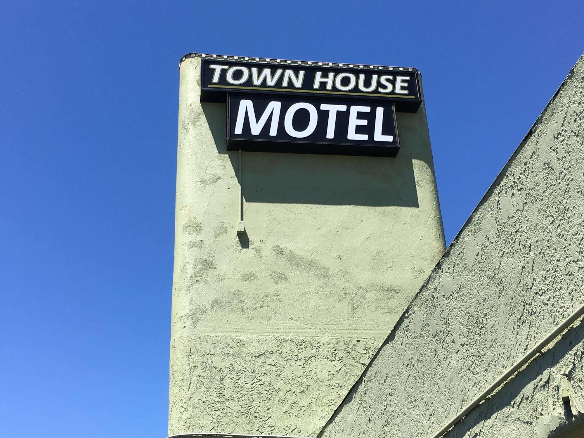 Town House Motel Lynwood Bagian luar foto